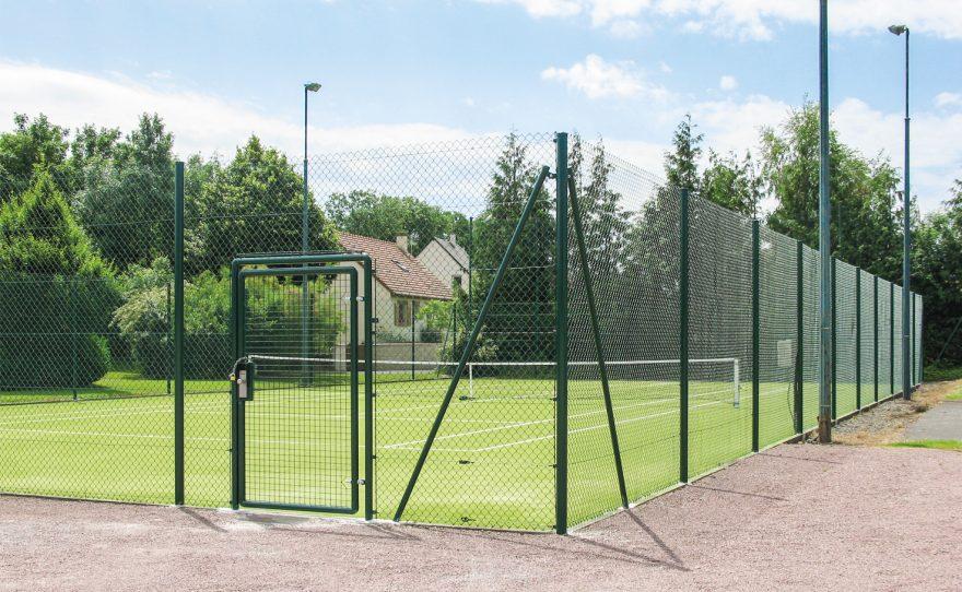 tennis court fence by Metalu Plast